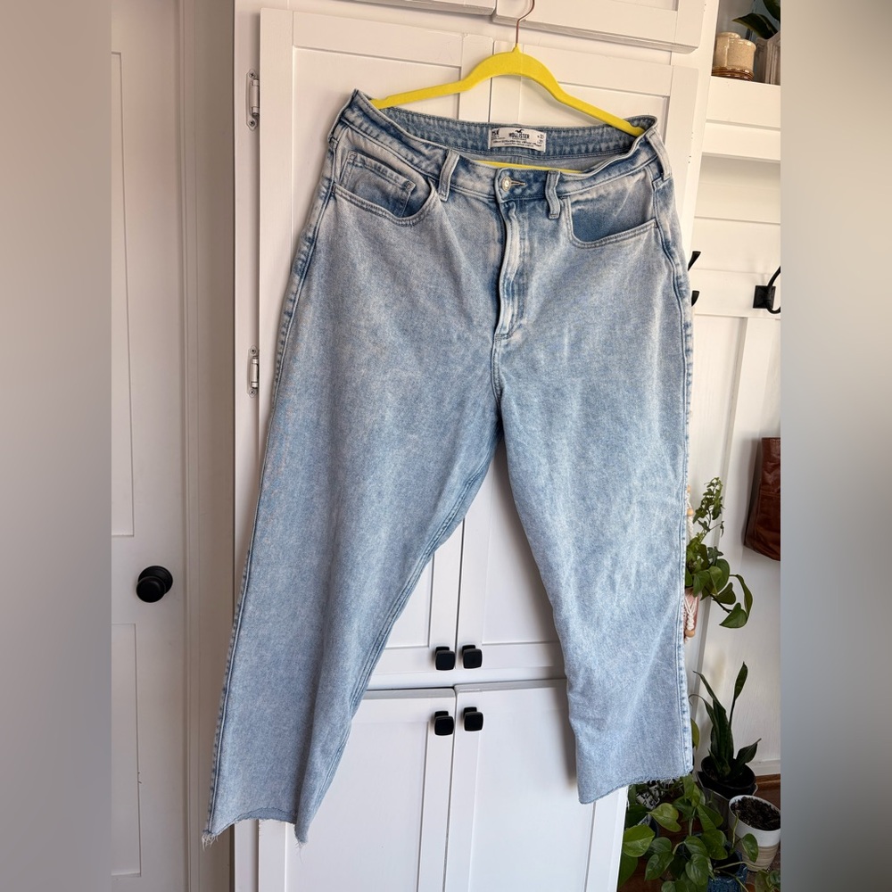 Hollister Light Wash curvy ultra high-rise, vintage straight Jeans Sz 32